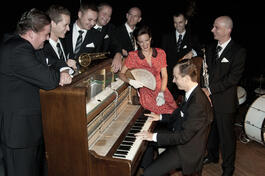 Fats Jazz Band a Charlie Dance Studio roztancujú Swing Café