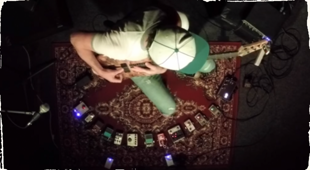 Reportáž: Janek Gwizdala a jeho sólo basgitarová avantgarda