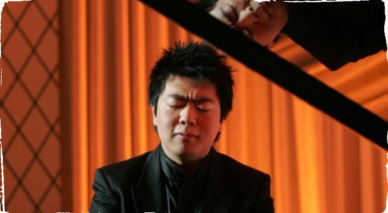 Gershwinova klasika v podaní 5 rúk: Zranený klavirista Lang Lang si "požičia" ruku svojho študenta