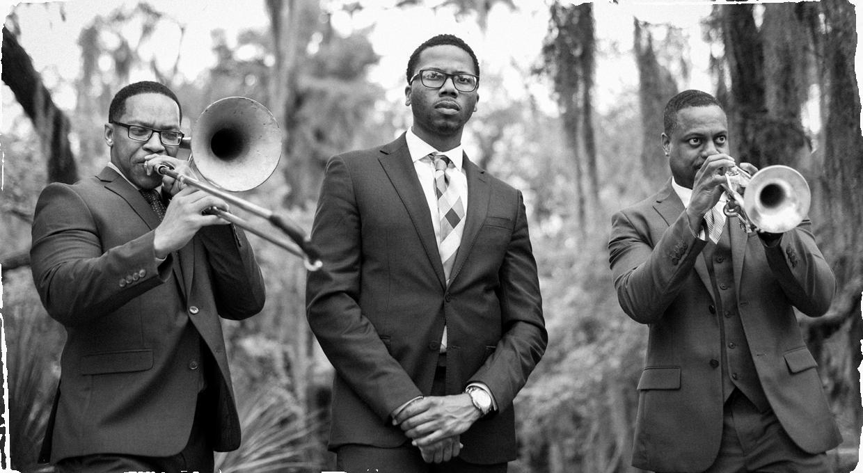 Tradičné pohreby v New Orleans sa počas sociálneho odstupu nekonajú. Trio v miestnom parku nahralo pohrebnú pieseň pre všetkých