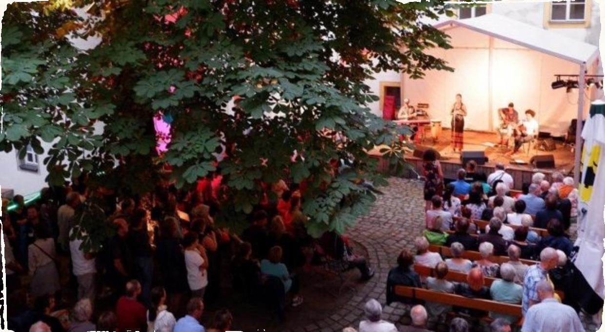 Odohrá sa (zrejme?) prvý festival na svete od začiatku koronakrízy. Bavorský Jazzfest Paasau otvorí svoje brány 2. júna.