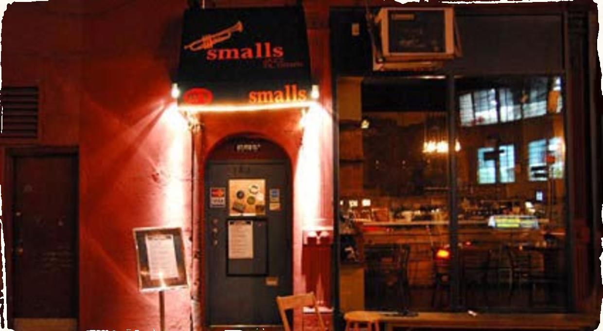 Newyorský klub Smalls po anonymnom udaní takmer natrvalo zatvorili. Koncerty sa presúvajú do online priestoru