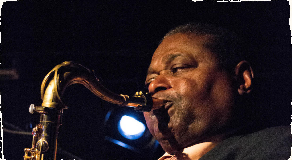 Vo veku 80 rokov zomrel saxofonista Pee Wee Ellis. Sideman Jamesa Browna podľahol srdcovým problémom.