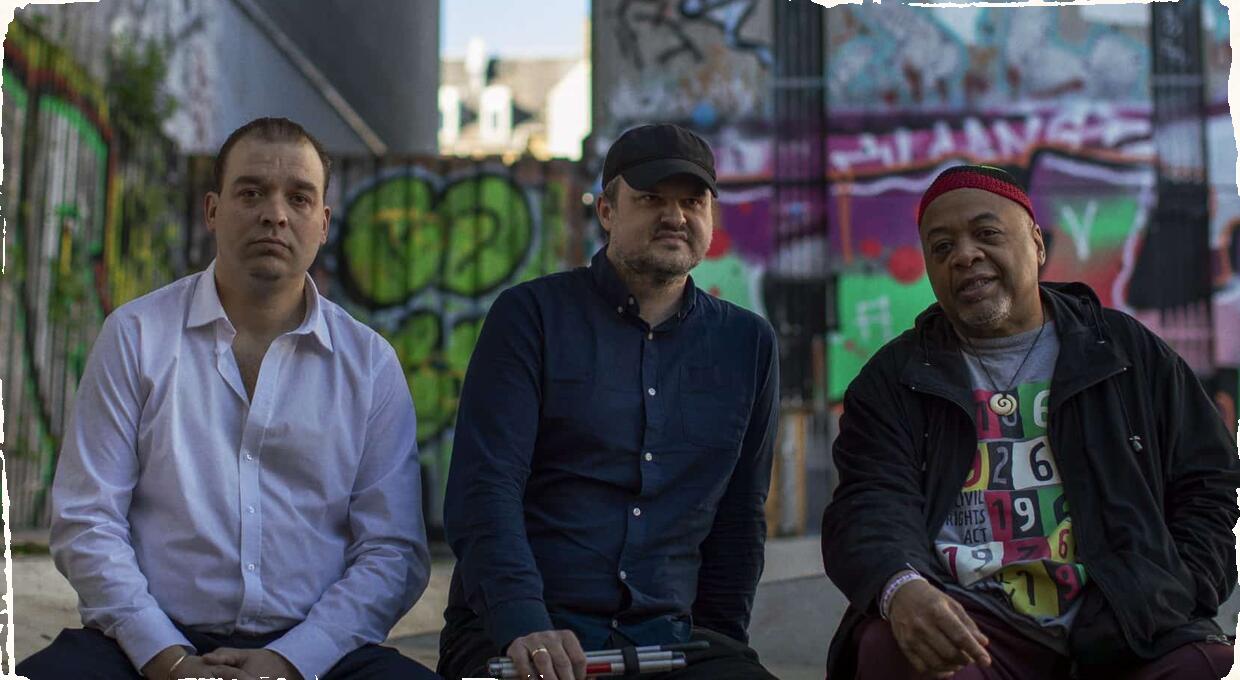 Winther / Andersson / Watts - priamo nahor strmými schodmi