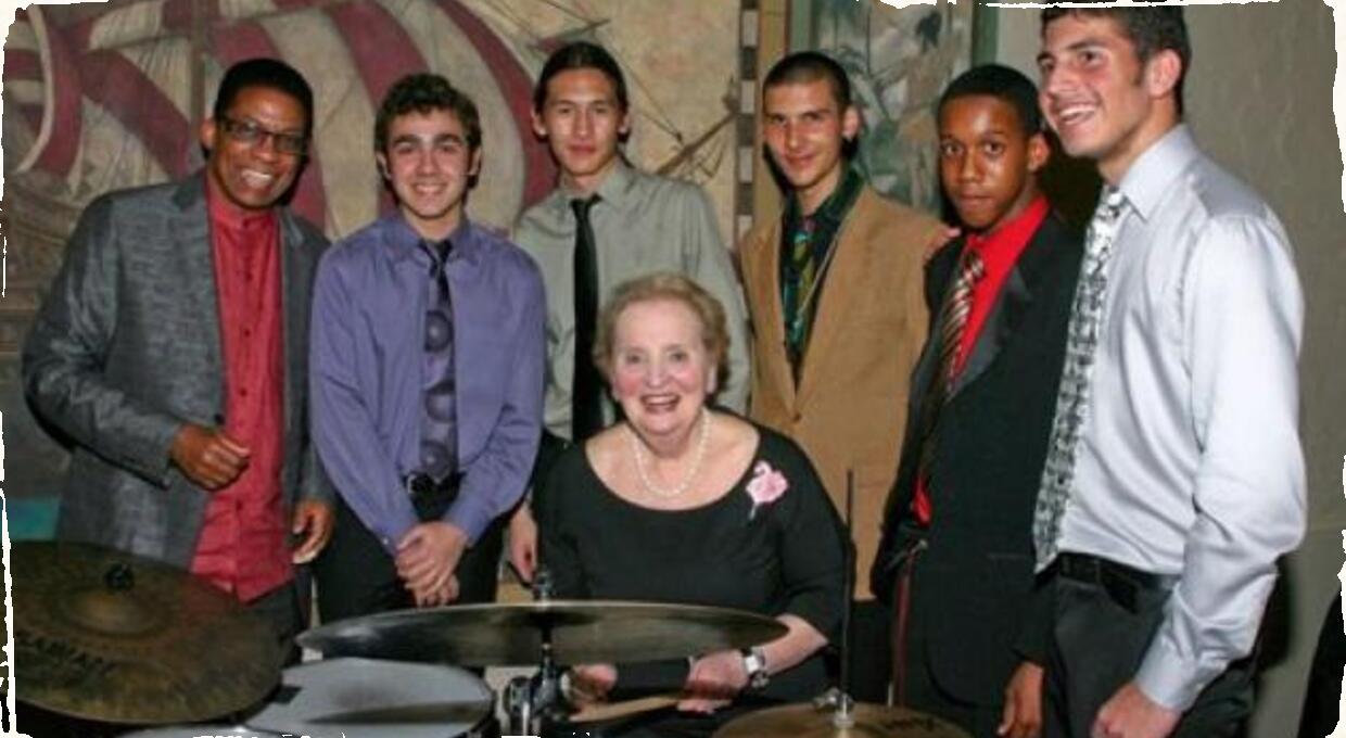 Albrightová prevezme cenu za jazzovú diplomaciu, chystá sa znovu zahrať na bicích