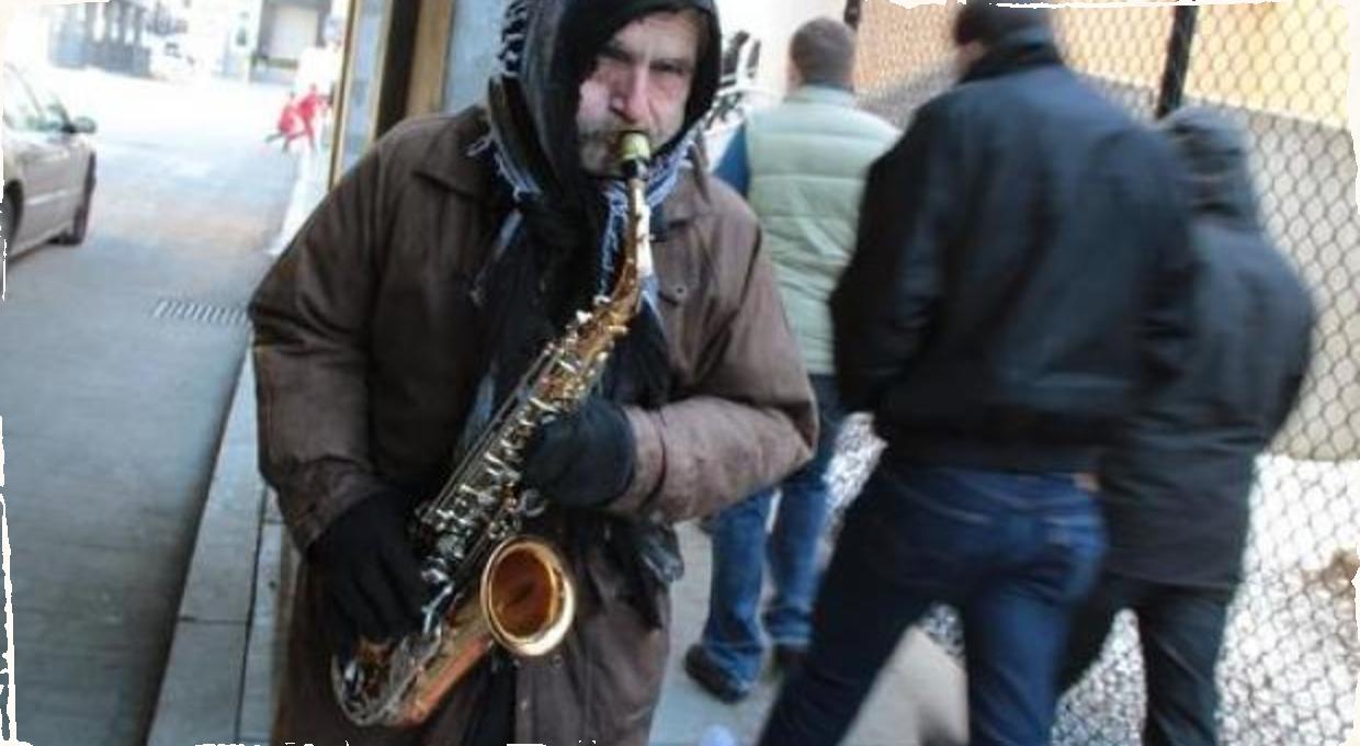 Manuel "Manny" Pombo: Po rozhodnutí súdu sa saxofonista vracia do ulíc