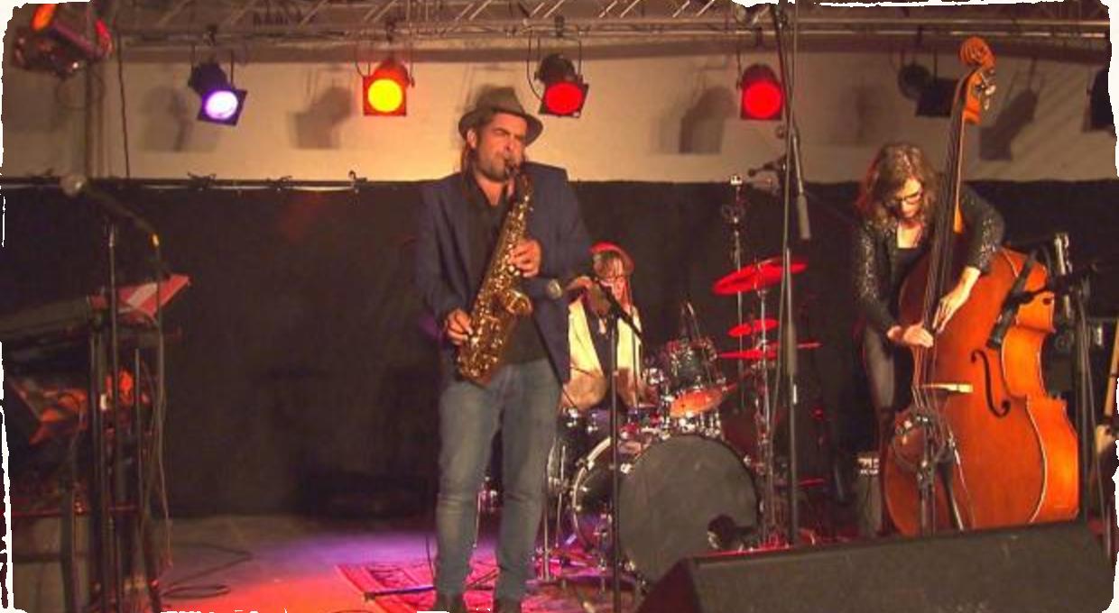 Jazzový trapas v belgickej reality show: Prezentuje jazzové trio zložené z nemuzikantov 